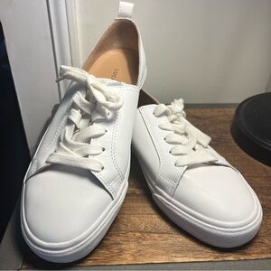 Women's Lucky Brand size 8 White Leather Sneakers like new